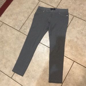 NWOT WOMENS GRAY GUESS LEGGINGS! Lg